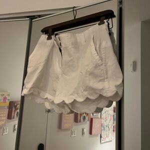 White vineyard vines shorts in excellent condition
